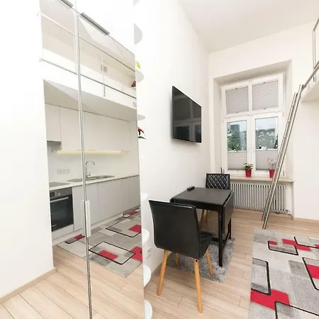 Quiet Neighbourhood In Strict City Center Апартаменты *