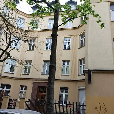 Quiet Neighbourhood In Strict City Center Διαμέρισμα *