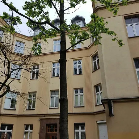 Quiet Neighbourhood In Strict City Center *