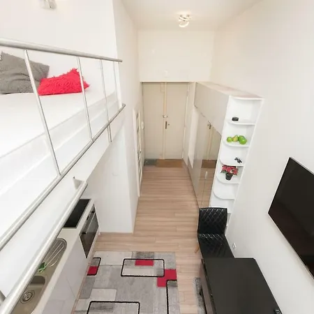 Quiet Neighbourhood In Strict City Center Διαμέρισμα *